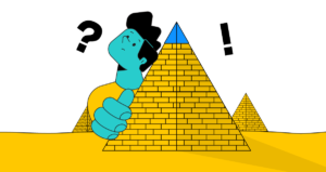 Homem atrás de pirâmide