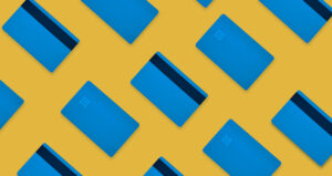 Cartões azuis iguais espalhados sobre fundo amarelo