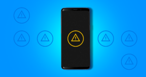 Símbolo de alerta em tela de celular